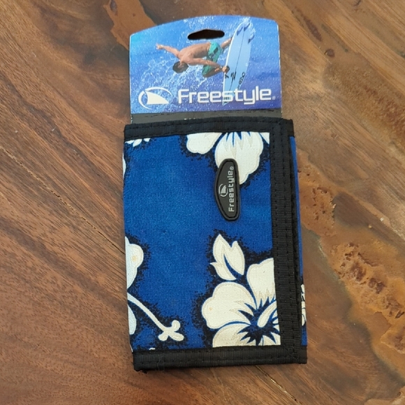 Freestyle Blue and White Floral Phone Wallet - Picture 1 of 7
